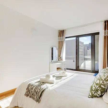 A 1 Minute Du Metro Et Parking Prive Apartment Paris Exterior photo