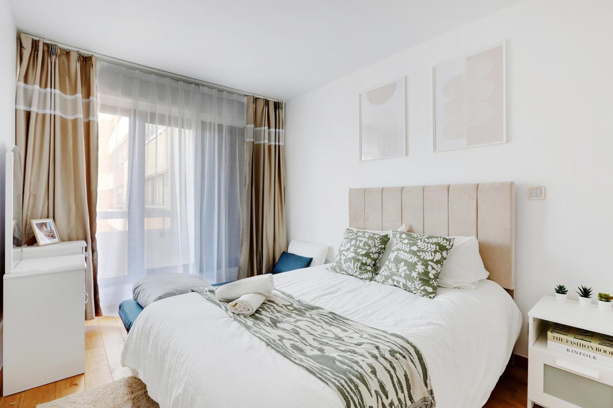 A 1 Minute Du Metro Et Parking Prive Apartamento París